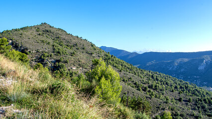 Fototapeta na wymiar Paysage de montagne dans les Alpes du Sud de la France près de Nice