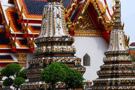 Wat Pho is a buddhist temple in the old town of Bangkok next to the King's Palace 