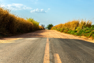 Fototapeta premium End of the paved road and beginning of the dirt road, in Brazil
