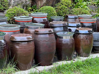 pots in garden (korean traditional)