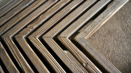 the pattern of a chair with comb-pattern
