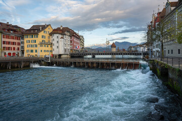 Fototapeta premium Needle dam at River Reuss with Chapel Bridge (Kapellbrucke) - Lucerne, Switzerland