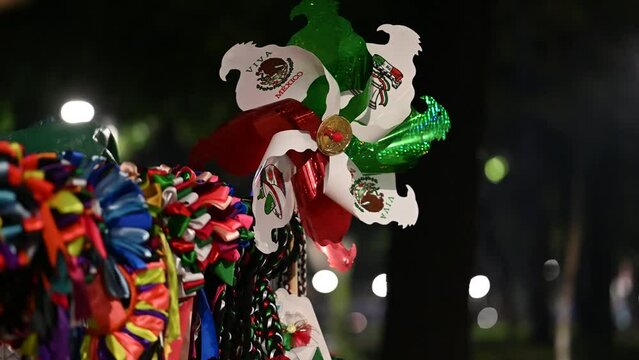 Rehilete con motivos mexicanos