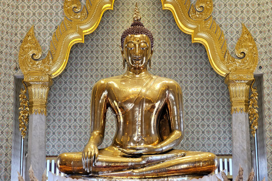 Golden Buddha Image at Wat Traimit, Bangkok Thailand.