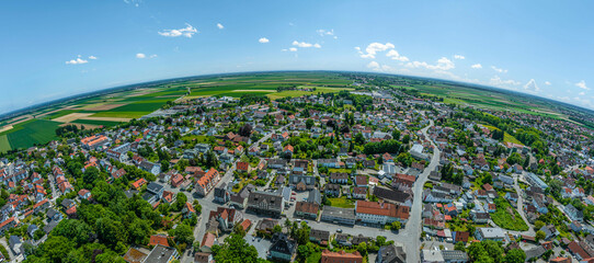 Ausblick auf Schwabmünchen im südlichen Landkreis Augsburg, Blick über die Stadt ins Alpenvorland