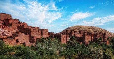 Fototapeta na wymiar Aït Benhaddou in Morocco, a fortified village kasbah (ksar) of Aït Benhaddou in the foothills of the High Atlas Mountains