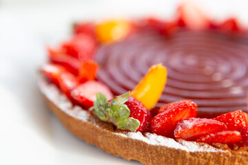 Jam tart with fresh fruit