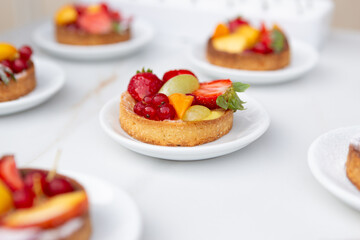 Mini fresh fruit tart with custard