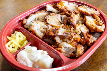 日本の岡山県のとても美味しく有名な鶏めし
