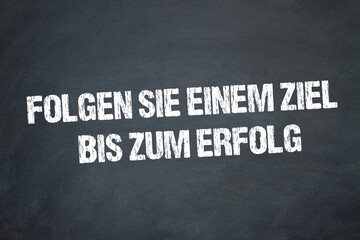 Obraz premium Folgen Sie einem Ziel bis zum Erfolg 