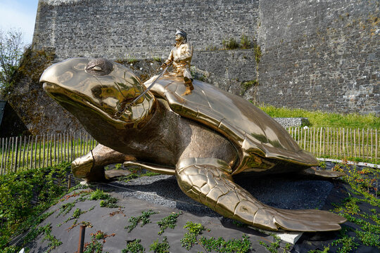 Golden Turtle wit rider - Citadelle de Namur - Belgium