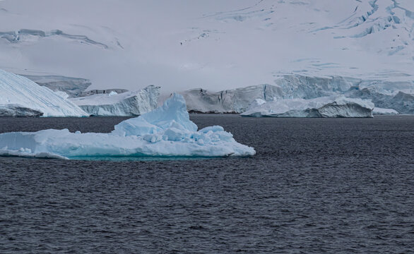 Sailing around Port Lockroy/ Damay Point Antarctica