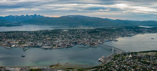 Fotobehang Tromsø cityscape, Troms of Finnmark, Norway © Luis