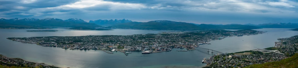 Foto op Plexiglas Tromsø cityscape, Troms of Finnmark, Norway © Luis