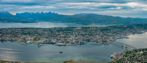 Fototapeten Tromsø cityscape, Troms of Finnmark, Norway © Luis