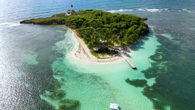 Plan a&eacute;rien de l' &icirc;le  paradisiaque de Gosier en Guadeloupe
