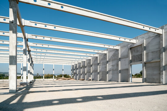 Betonfertigteile - Konstruktion  f&uuml;r eine Industriehalle