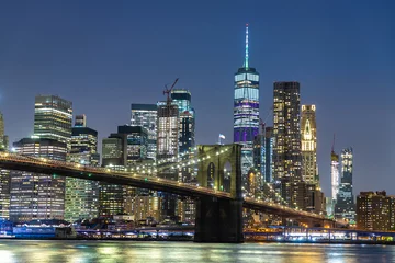 Fototapeten Brooklyn Bridge and Manhattan at night © Sergii Figurnyi