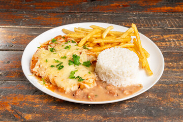 plate of food, seen from above, on the table,