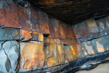 Layer rock formation with iron oxide