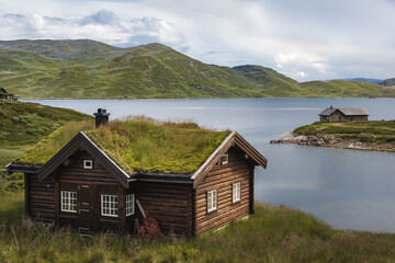 Alte Holzhäuser in den norwegischen Bergen
