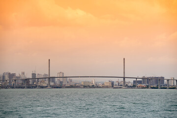 Obraz premium The Cebu–Cordova Link Expressway (CCLEX), also known as the Cebu–Cordova Bridge and the Third Cebu–Mactan Bridge