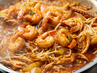 Steamed squid and shrimp mixed with vegetables and spicy sauce