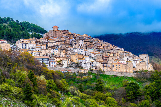 Castel del Monte town view in Gran Sasso National Park - Abruzzo region - Italy