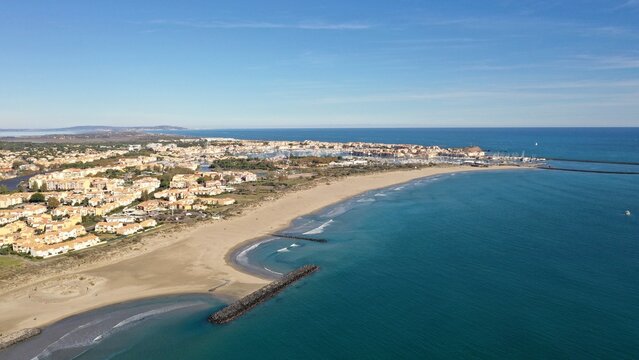 survol du cap d'Agde dans le sud de la France, H&eacute;rault, Occitanie