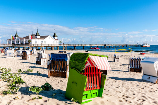 Germany, Mecklenburg-Vorpommern, Ahlbeck, Hooded beach chairs with bathhouse in background