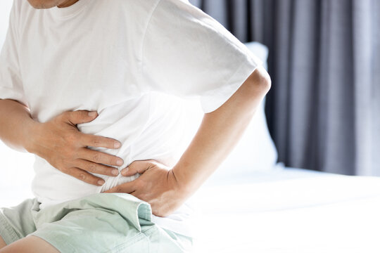 Middle aged man with left abdominal pain,uncomfortable tightness in the abdomen,stomach ache,soreness in belly and difficulty breathing,symptoms of splenomegaly,abnormal enlargement of the spleen