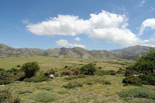 Le plateau du Nida vu depuis le pied du mont Ida près d'Anogia en Crète