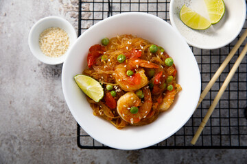 Noodles with shrimps and vegetables