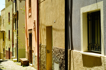 Bosa, il centro storico del famoso borgo medievale con le sue case colorate, in provincia di...