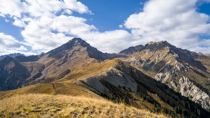Obraz premium rocky mountain peaks in the clouds. fog in the mountains. highlands