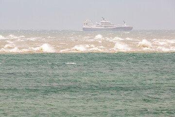 Grenen mit Sturmwellen, Ost- und Nordsee treffen aufeinander, Skagen, Dänemark