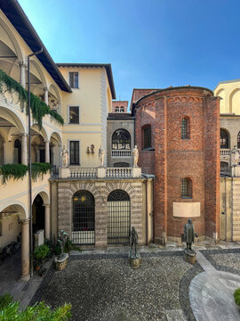 Pinacoteca Ambrosiana, Milan, Italy: the Courtyard of the Great Spirits (1932), designed by prefect Giovanni Galbiati, named after the verses of Inferno (canto IV) where Dante sees great men in Limbo