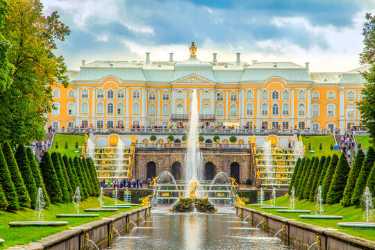 Grand Cascade in Peterhof. The largest fountain ensemble in the world.