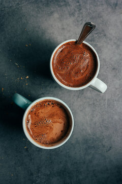 Deux chocolat chaud vue de dessus.