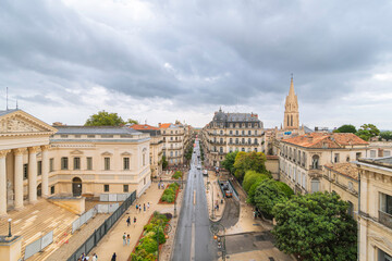 Vue aérienne de la rue Foch et du palais de justice de Montpellier, France.