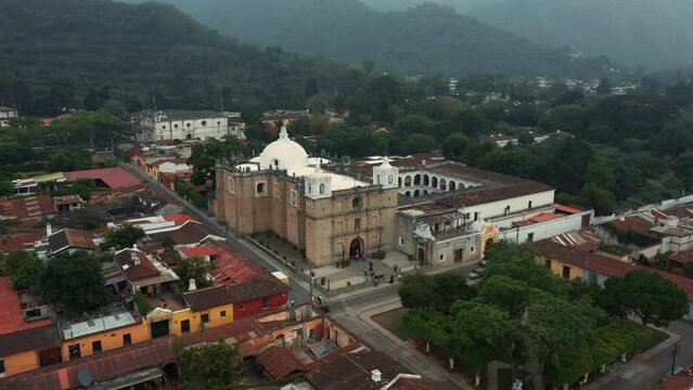convento de capuchinas escuela de Cristo en la ciudad antigua Guatemala Centroamerica latinoamerica historia y tradici&oacute;n en parque de la plaza central