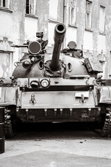 Stary radziecki czołg serii T znajdujący się w muzeum w Modlinie - obrazy, fototapety, plakaty