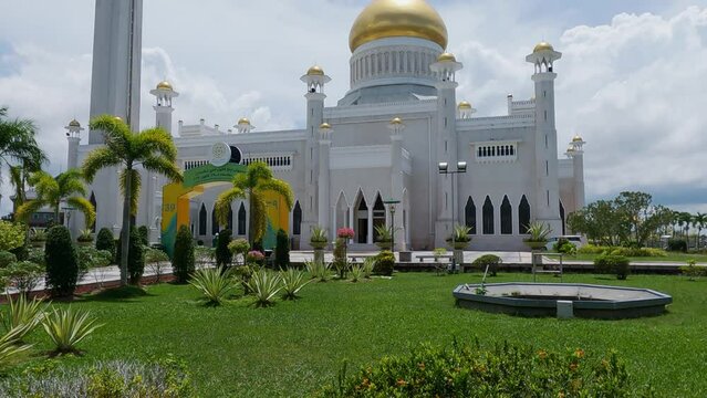 Masjid Sultan Omar Ali Saifuddin Mosque in Bandar Seri Begawan, Brunei Darussalam.