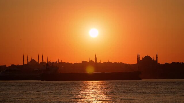 Sunset footage in Istanbul, Turkey. Blue Mosque and 
Hagia Sophia is in the frame. ProRes 422 LT 10 bit 4k
