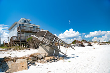 Obraz na płótnie Canvas house on stilts with a broken pier on the Atlantic Ocean in North Carolina.