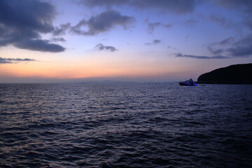 夜明け前の港の綺麗な風景