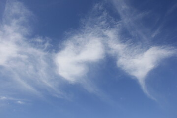空の風景/波打っているような雲と爽やかな青空