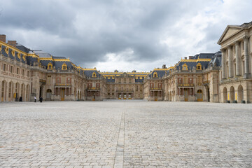 Fototapeta na wymiar Panoramic image of the Palace of Versailles in Paris, France on a cloudy day