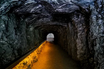 Foto auf Alu-Dibond Enge Gasse light in the cave