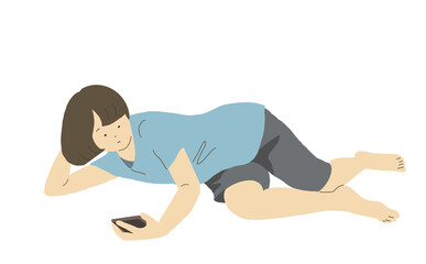 横になってスマートフォンをいじっている女性